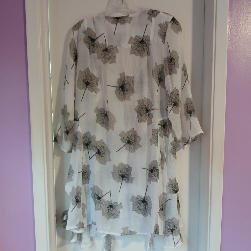 Christine Phillipe Women's Crinkle Print Tunic Grey and White Floral SZ L - Picture 8 of 9